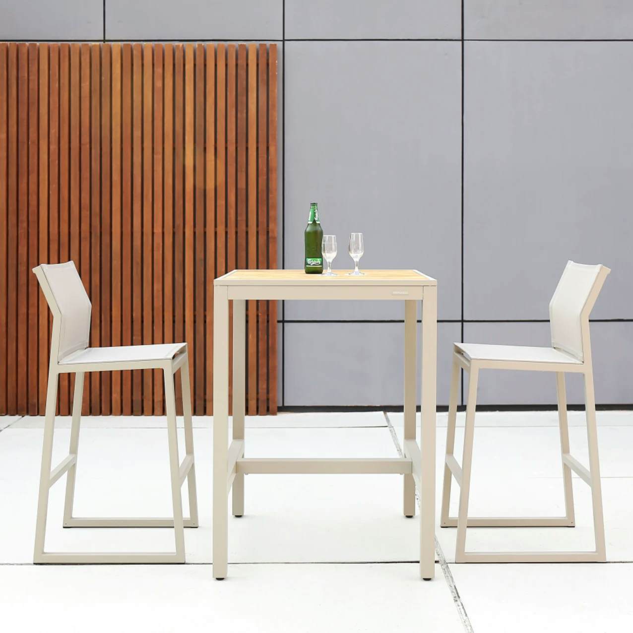 MAMAGREEN Allux Bar Table and Bar Chairs