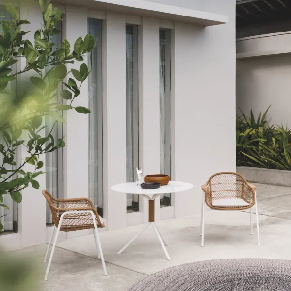 Gloster Fresco 35.5" Round Dining Table | Fresco Dining Chair