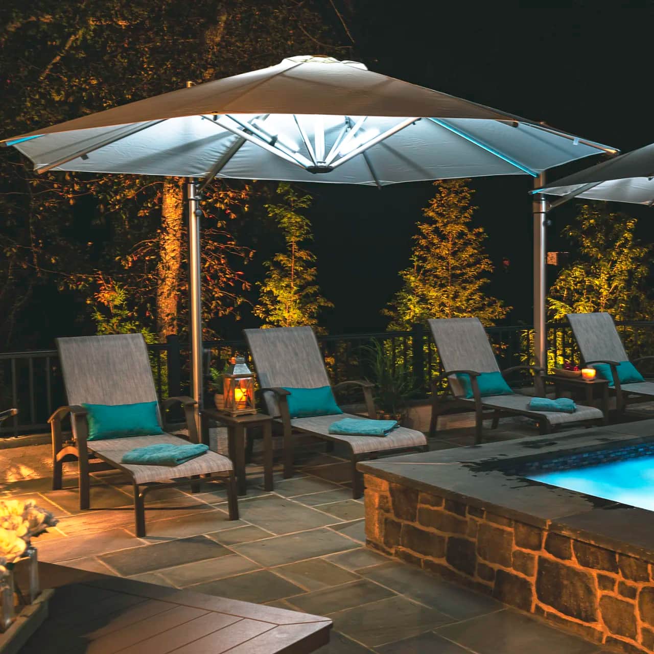 Aurora | Octagonal Cantilever Umbrella