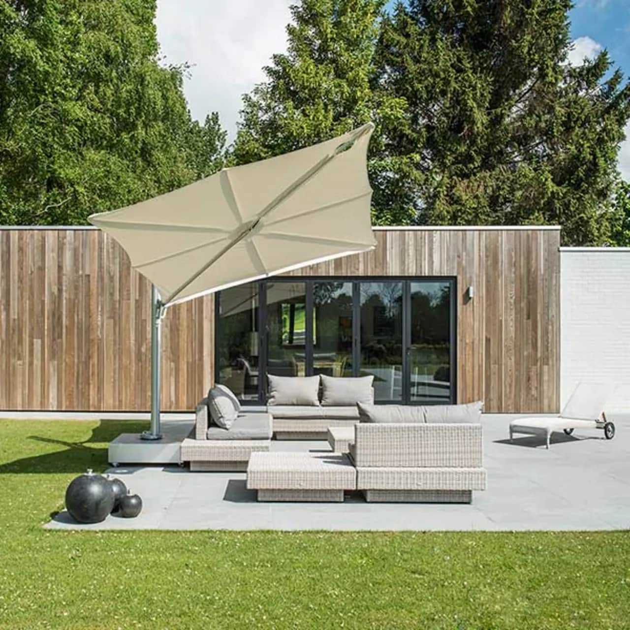 Umbrosa Spectra Cantilever Umbrella | Straight 90° | Solidum, Canvas