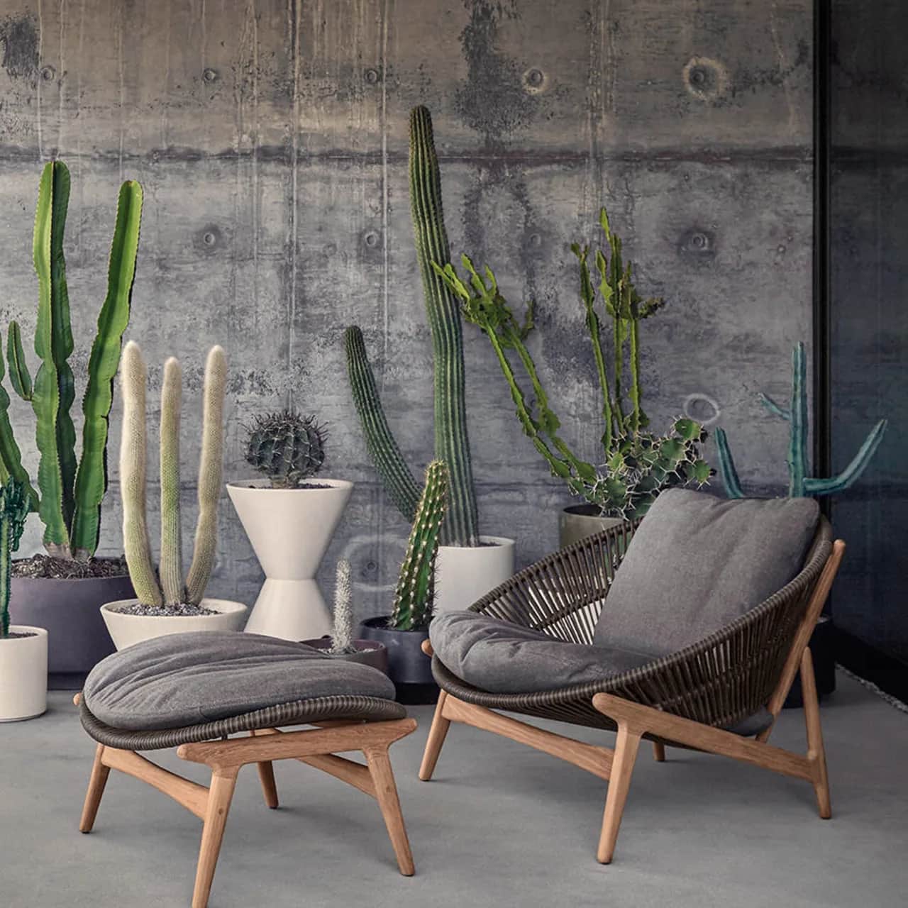 Gloster Bora Lounge Chair & Ottoman