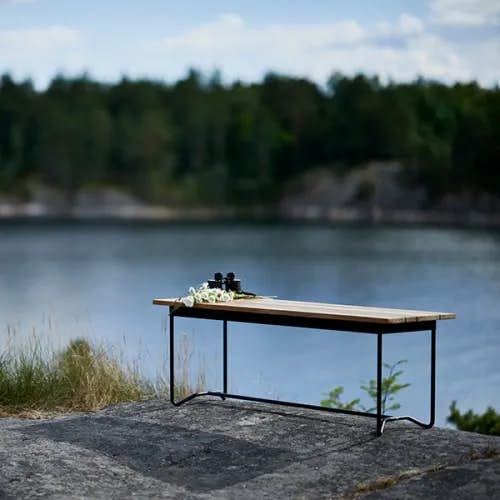 solitude by the water: grinda bench