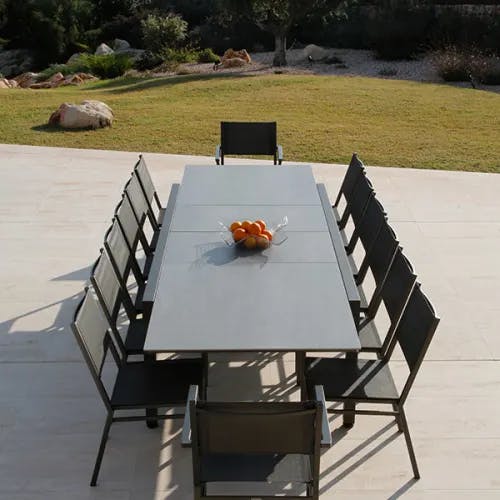 dinner for more: the equinox extending table in its full size fits up to 14 people (finishes: graphite/ carbon/ dusk)