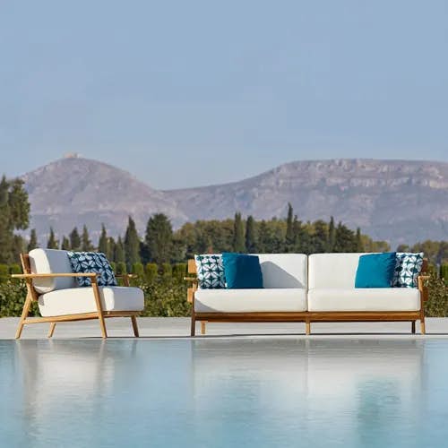pool serenity (left-right): paralel lounge chair, 3-seater sofa and 31" round coffee table (optional: deco cushions)