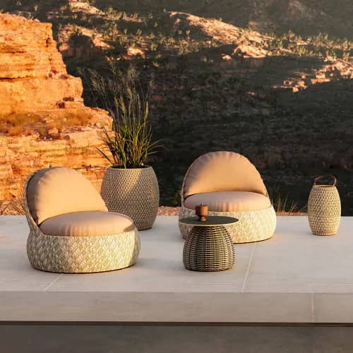 Spirit of place: DALA Lounge Chair with Ibiza fiber, PORCINI Side Table with Bosco fiber (Courtesy of DEDON)