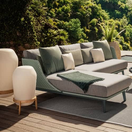 Outdoor living room: LOON floor lamps and MBARQ modular sofa (Courtesy of DEDON)