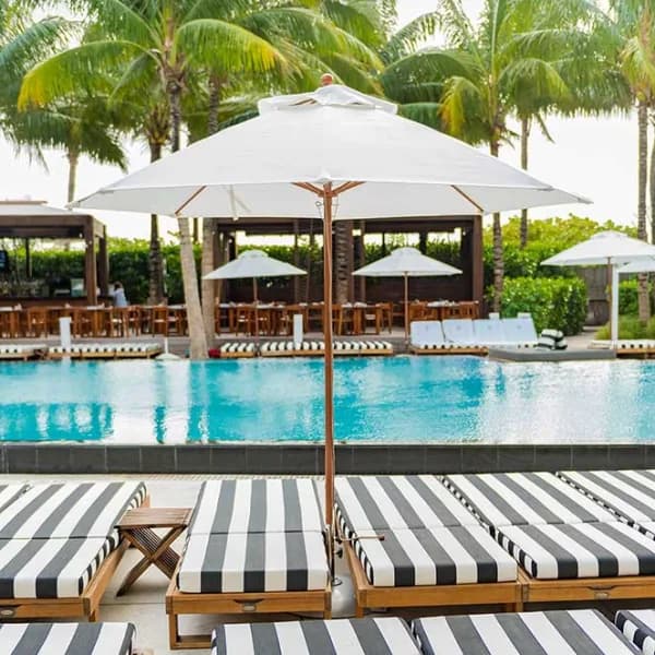 Frankford Monterey 9' Octagonal Market Umbrella (Pulley Lift) | White Canvas Fabric