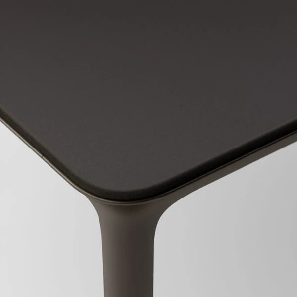 Fine detail: HPL Black Pepper top on a lightweight powder coated aluminum frame