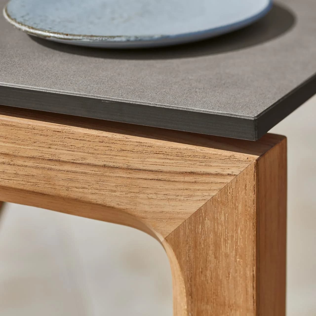 Garpa Trey | Teak & Resin