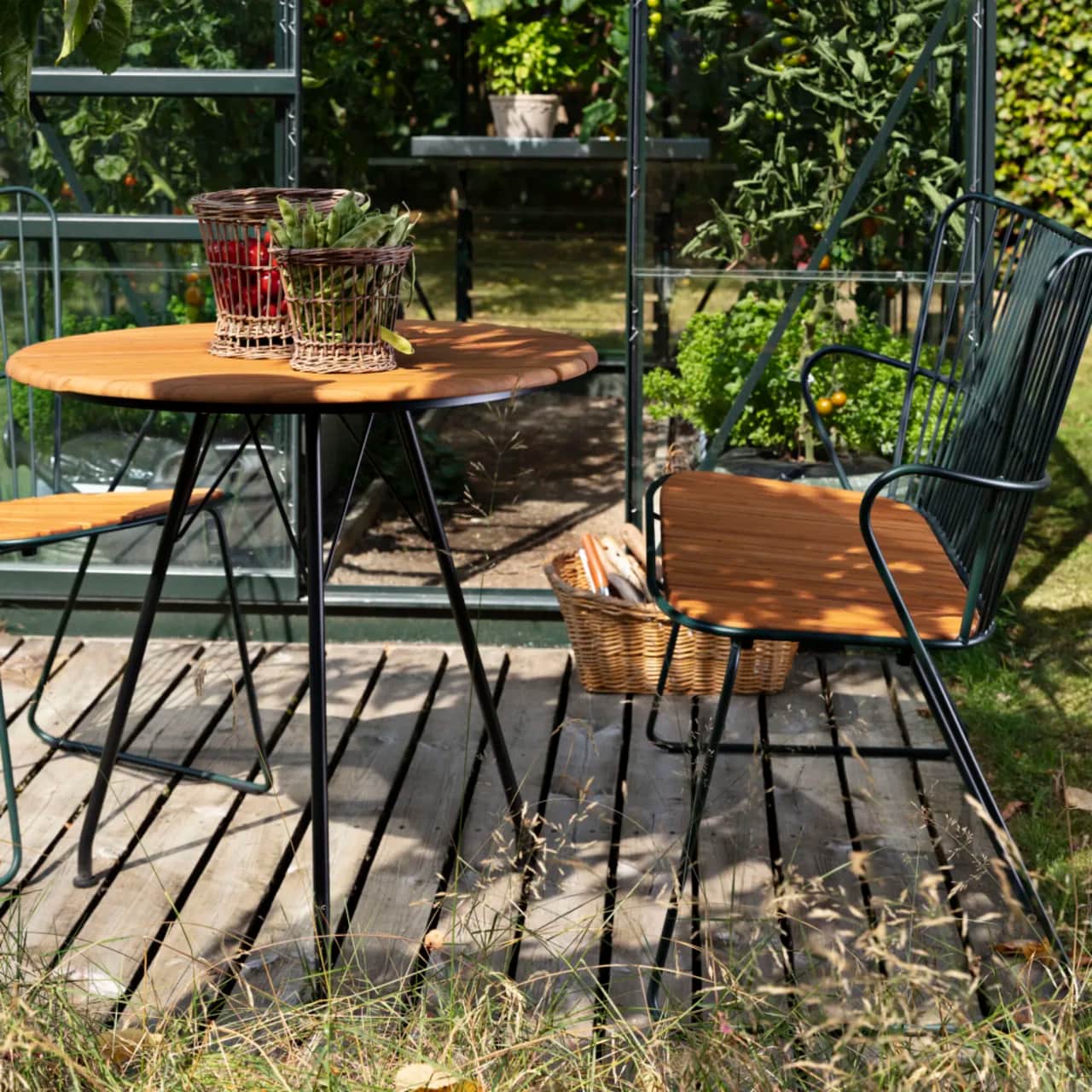 Houe Paon Dining Chair & Bench | Circum 29" Round Bistro Table