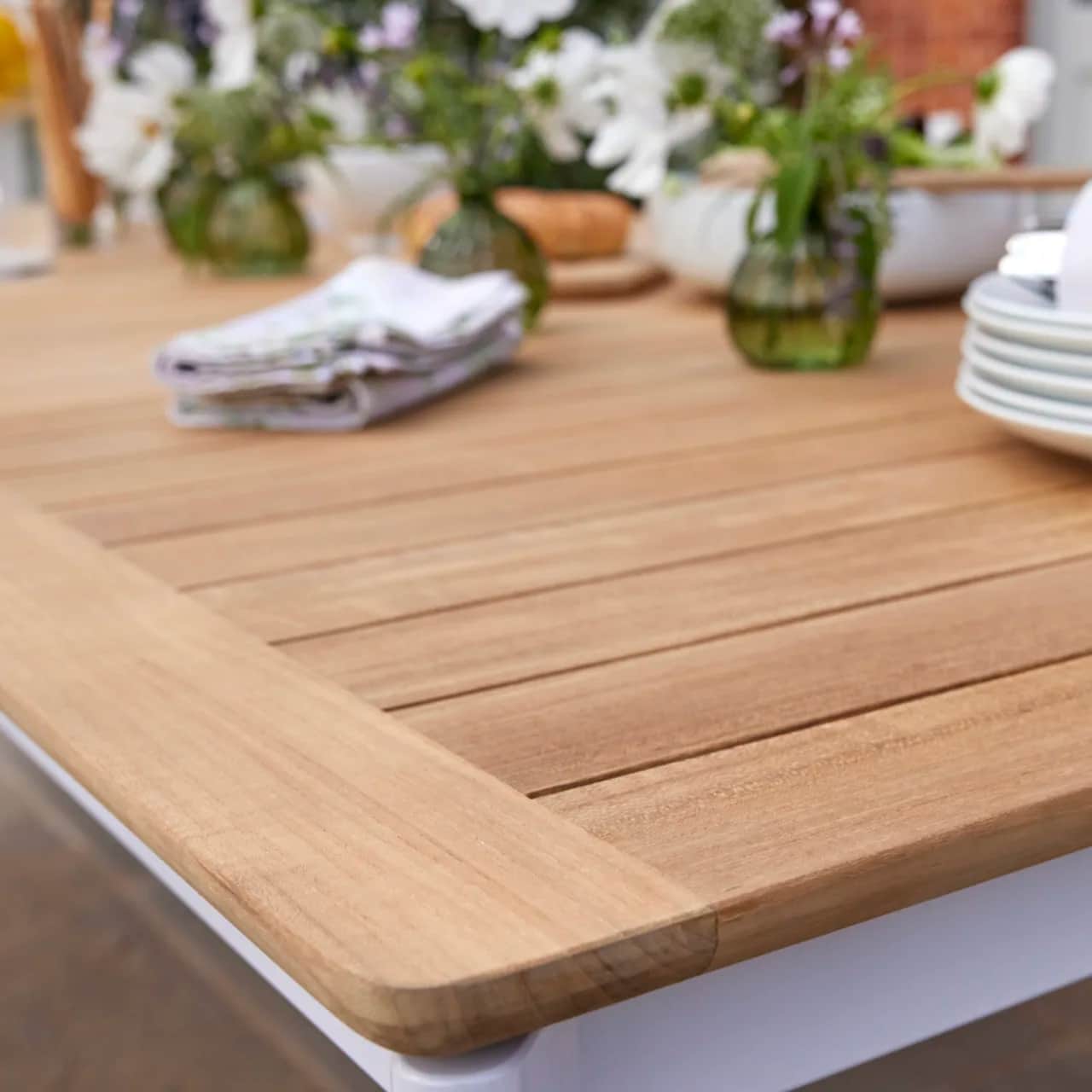 Barlow Tyrie Around Dining Table Detail