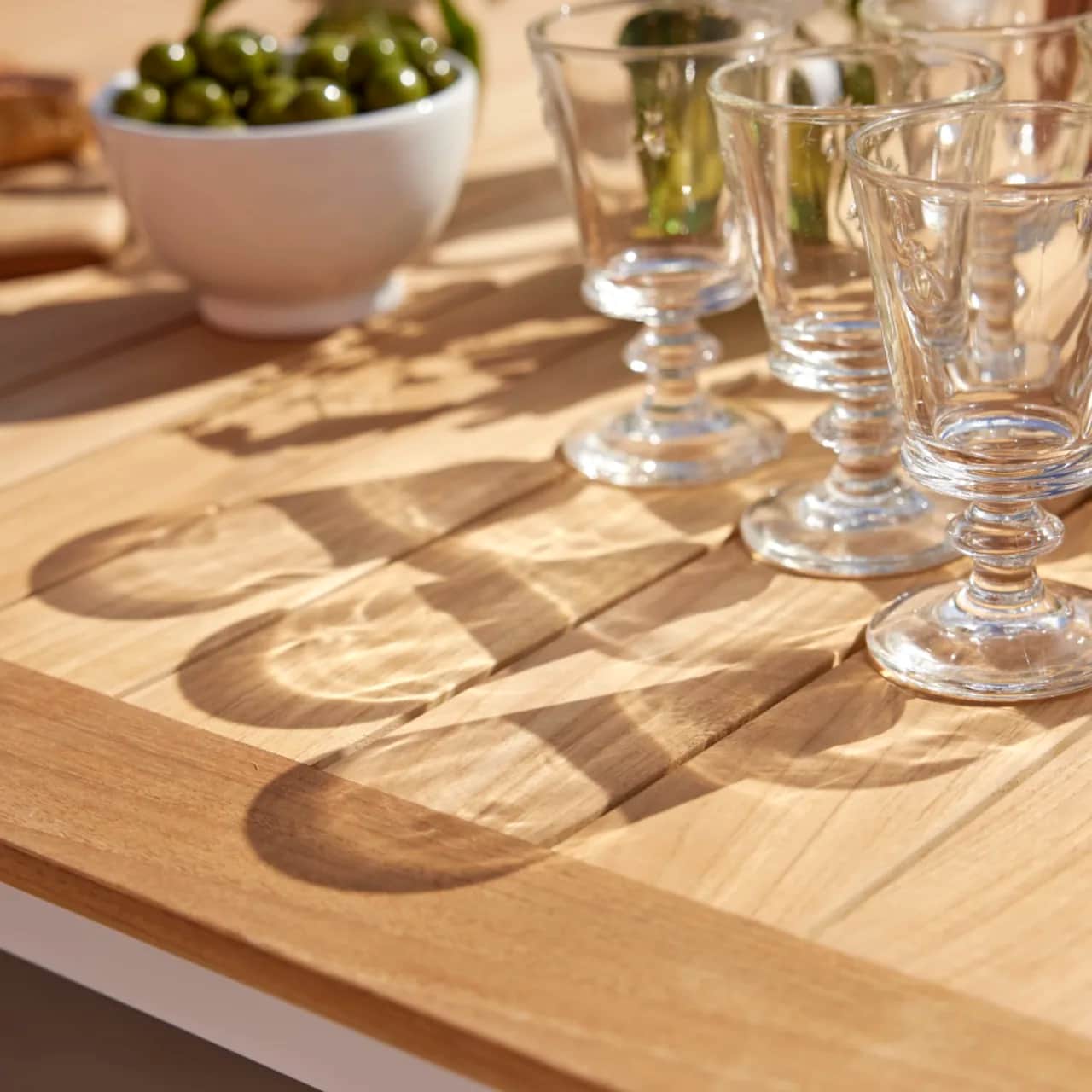 Barlow Tyrie Around Dining Table Detail