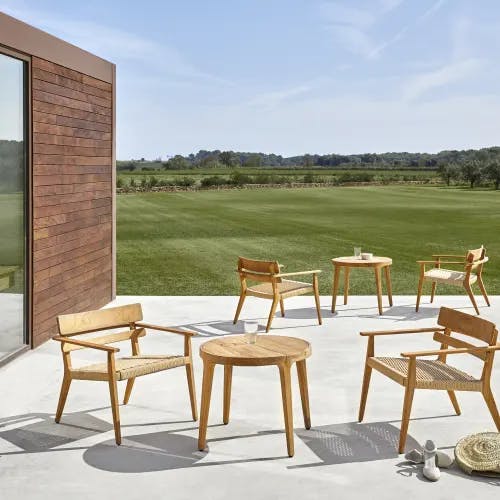 POINT Paralel Club Armchairs & 30" Round Tables | Natural Teak