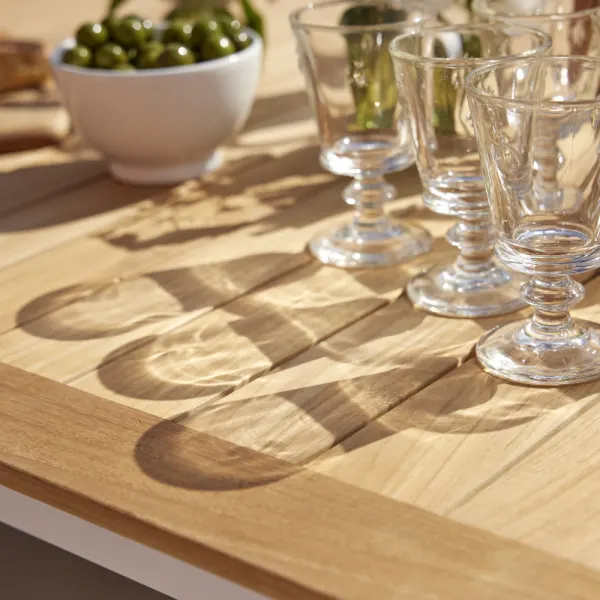 Barlow Tyrie Around Dining Table Detail