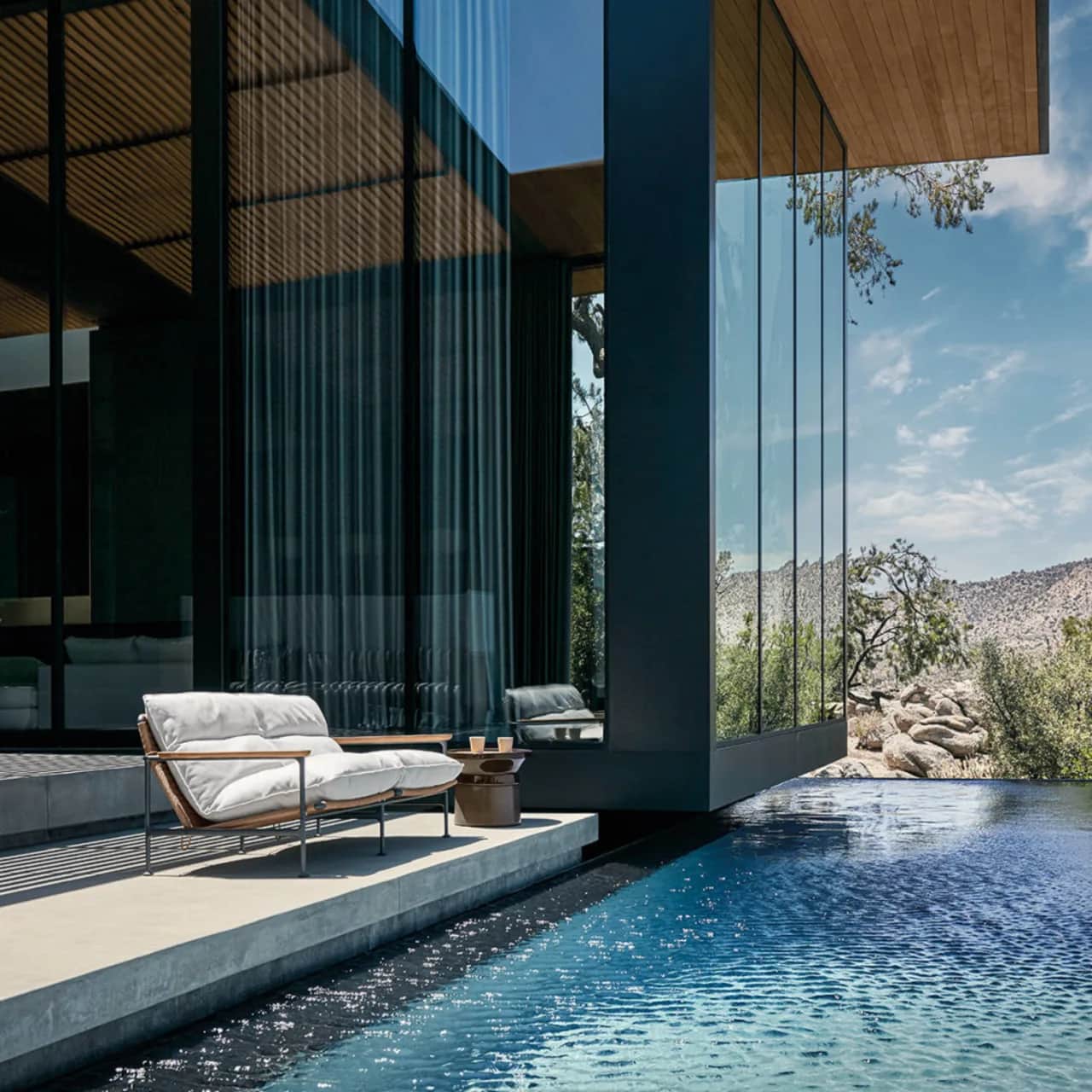 Gloster Zenith 2-Seater Sofa | Coso Side Table