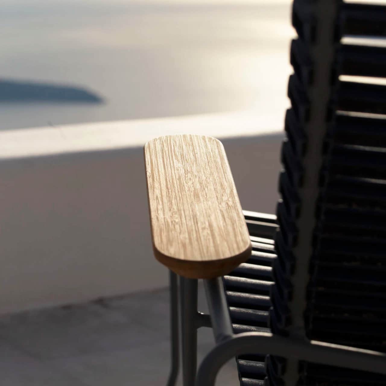 Houe Click Sun Lounger | Black Lamellas | Natural Bamboo Armrests