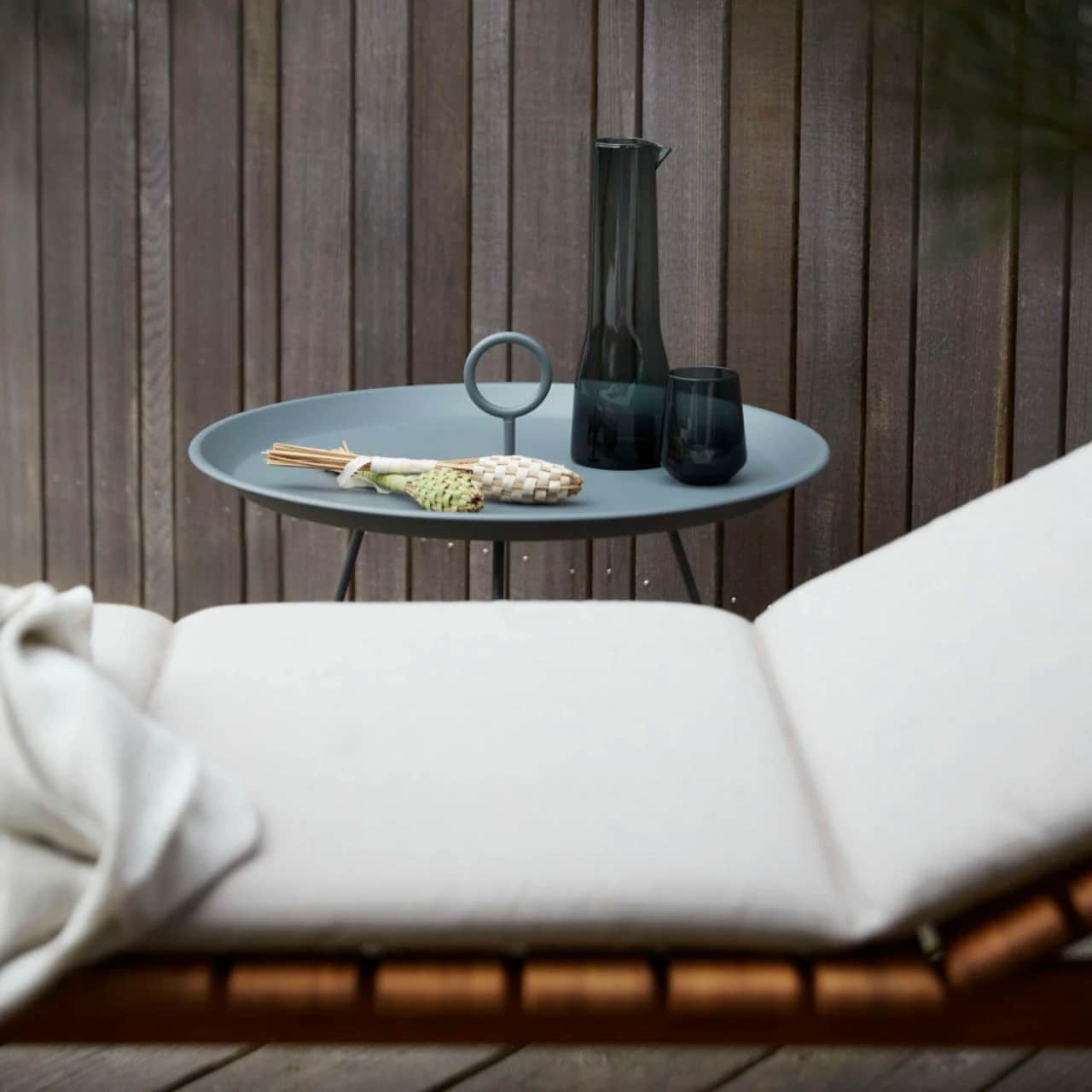 Houe Eyelet 17" Tray Table | Molo Sunbed