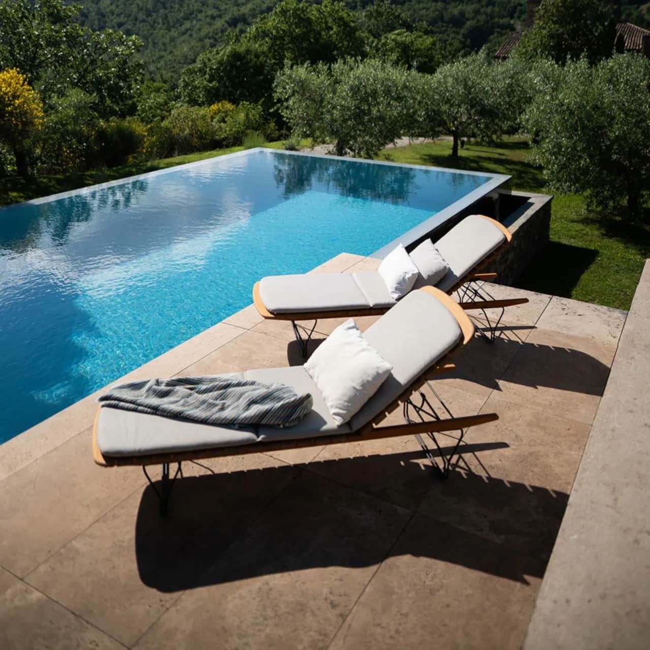 Molo Sunbed | Pui Scatter Cushions