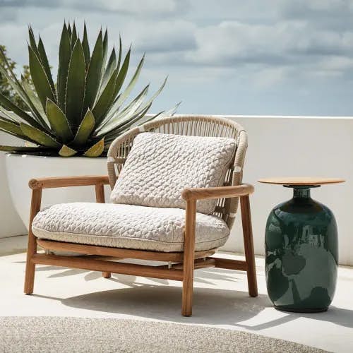 Gloster Fern Low Back Lounge Chair | Blow 14" High Side Table