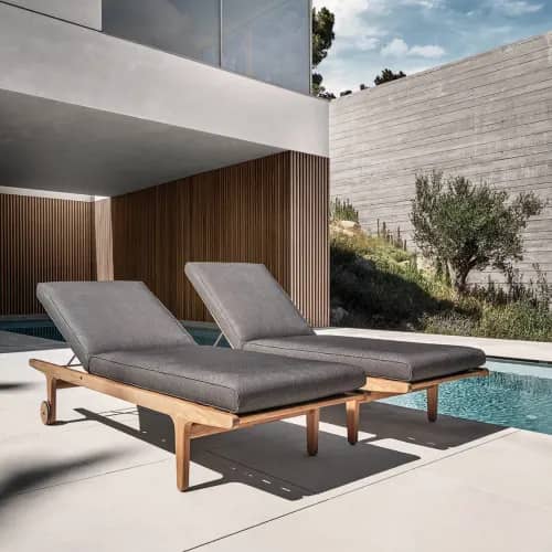 Gloster Bay Lounger with Wheels