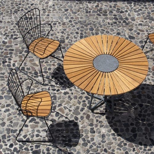 Houe Paon Dining Chairs | Circle Dining Table