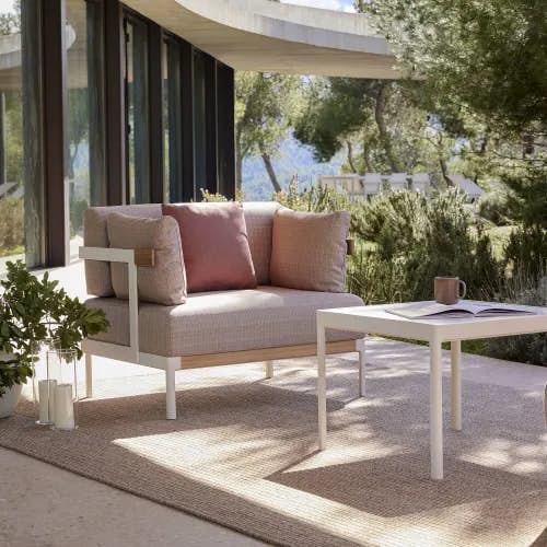 POINT Legacy Lounge Chair and Coffee Table