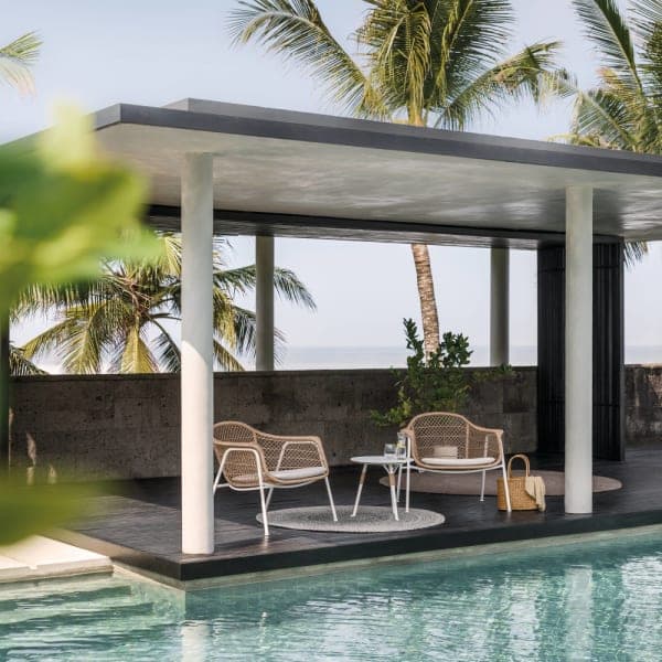 Gloster Fresco Lounge Chair | Fresco 19" Round Side Table