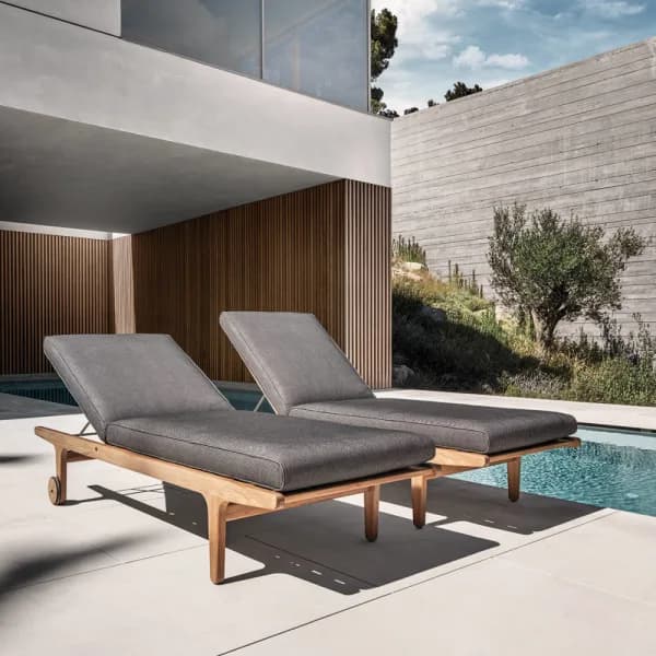 Gloster Bay Lounger with Wheels