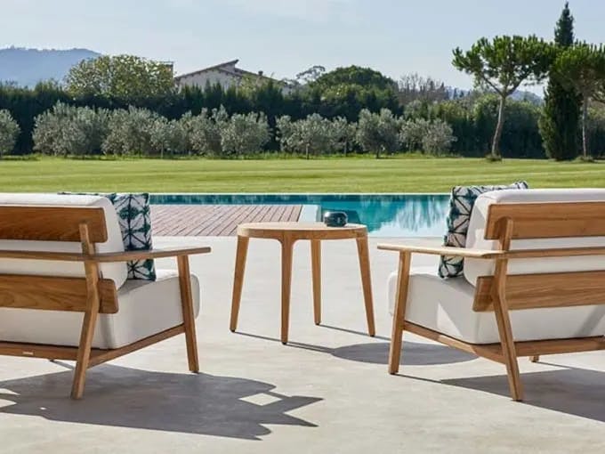 Point | Paralel Club Table & Lounge Chairs