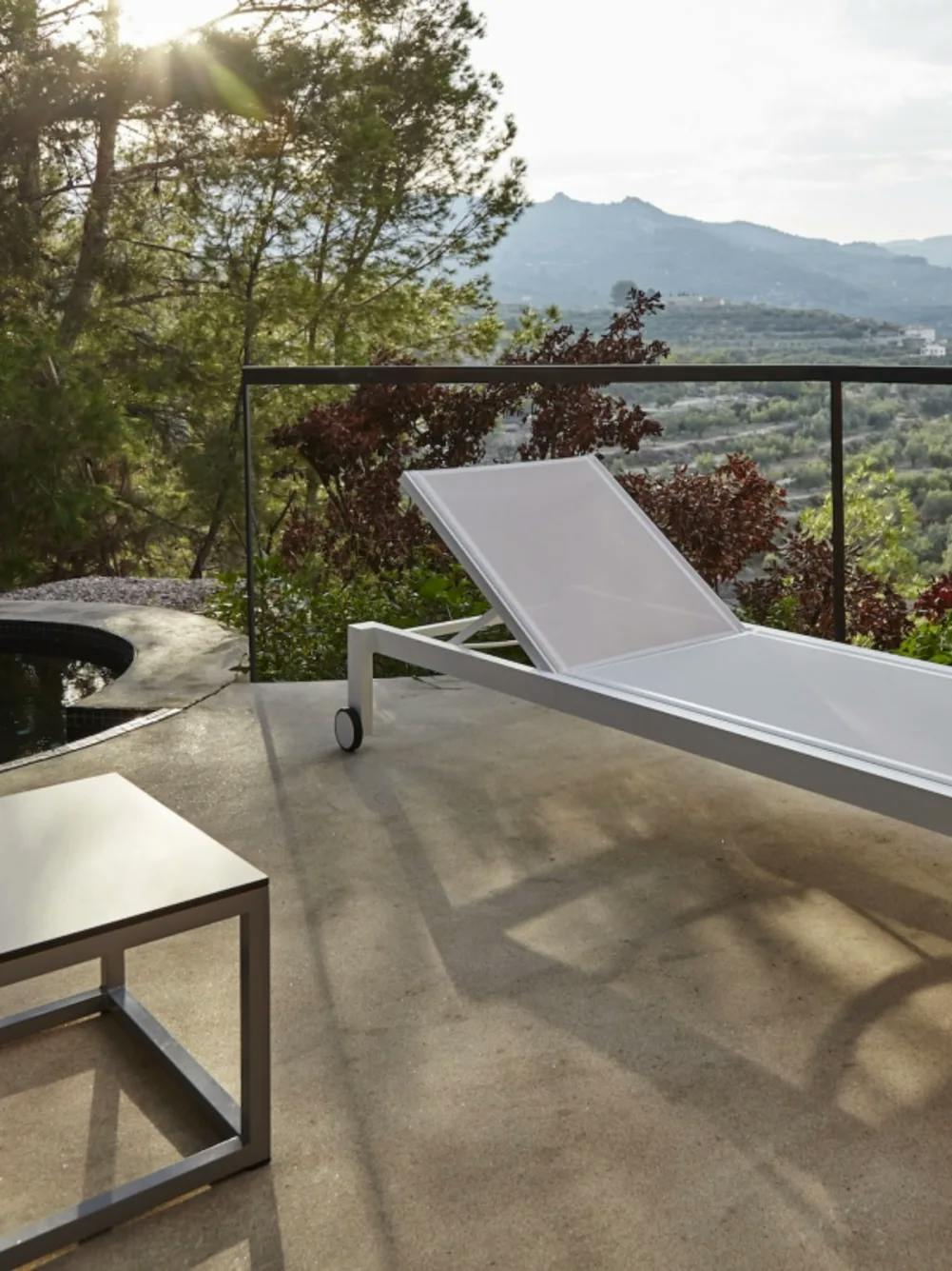 Jazz | Sun Lounger and Side Table