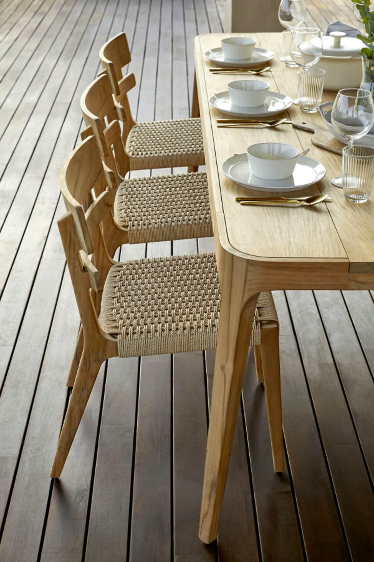 Paralel | Dining Side Chair and Dining Table