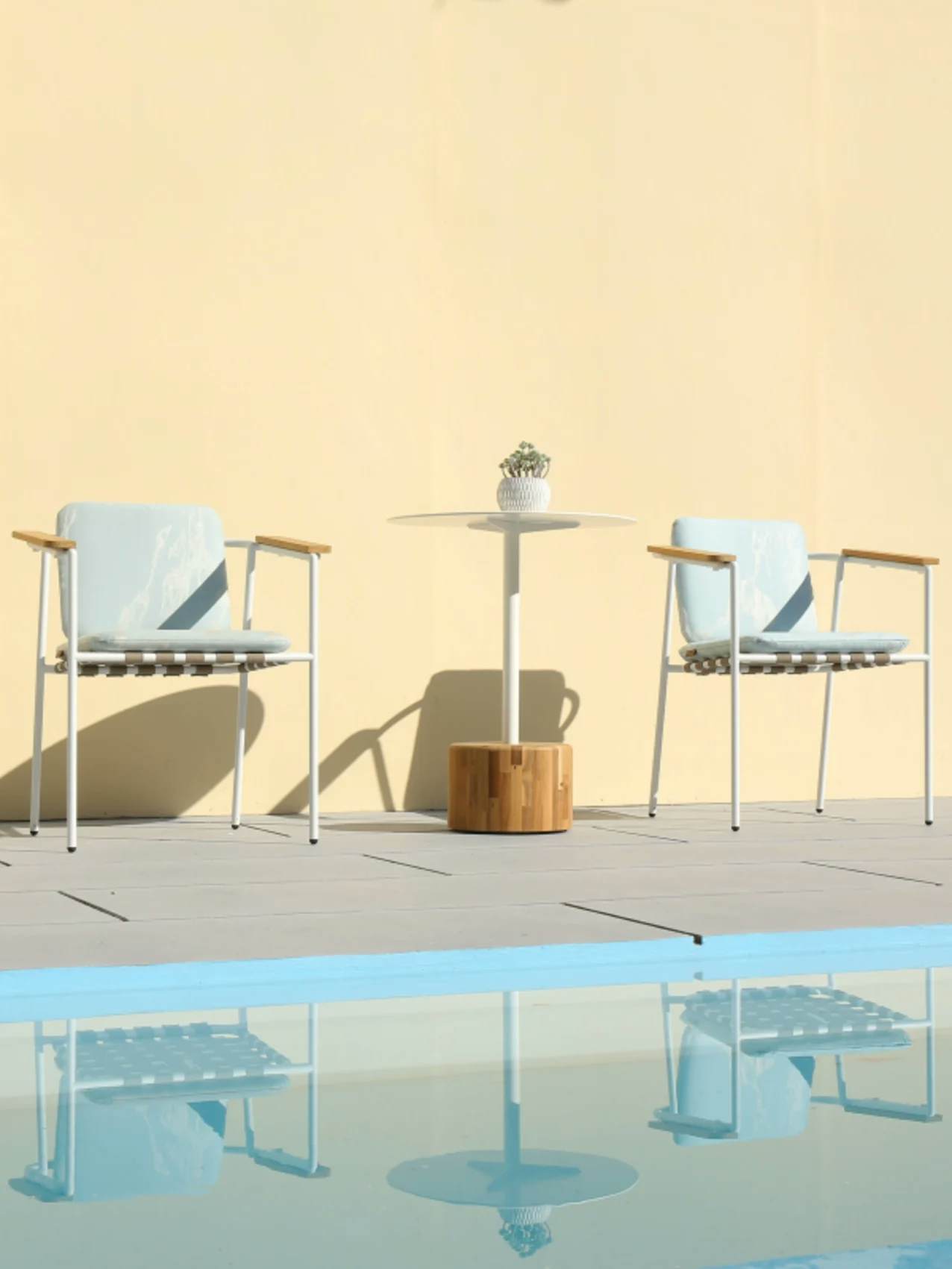 Mamagreen Albatross Dining Chair | Glyph Tea Table