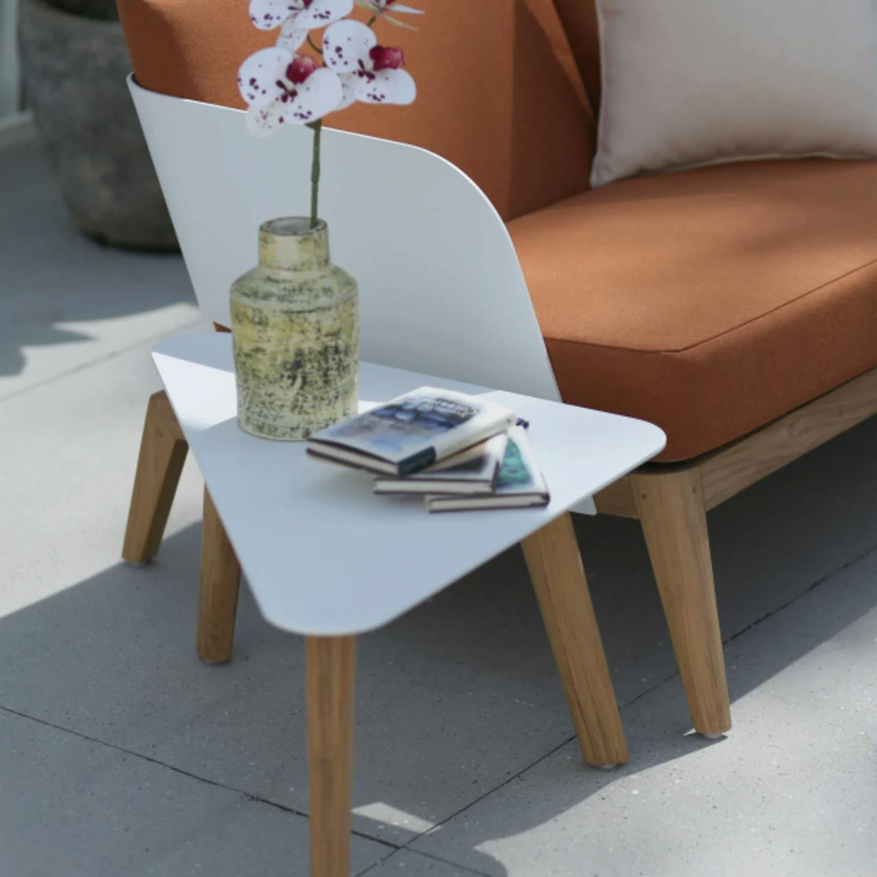 Kaat Medium Coffee Table & 2-Seater