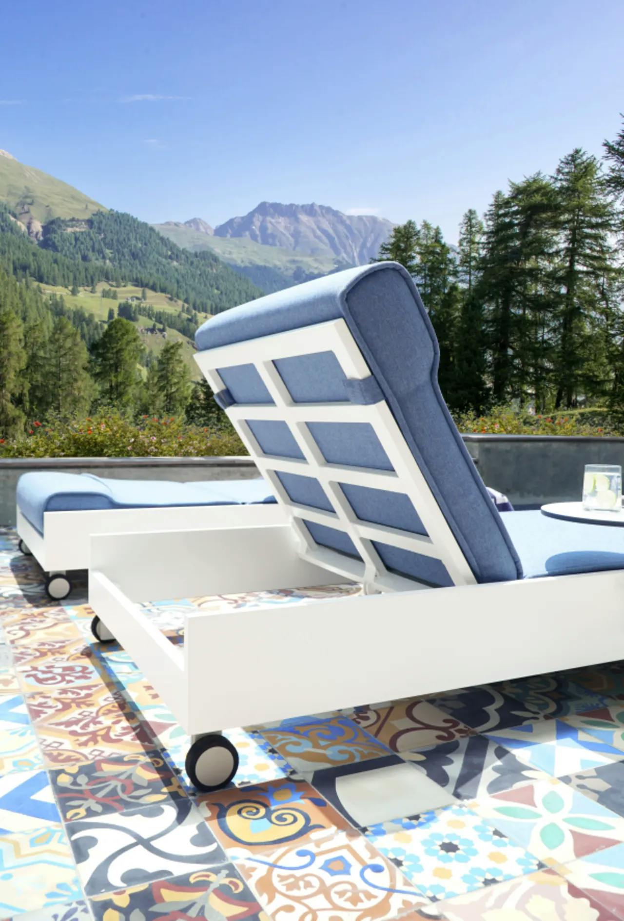 Boulevard Sunbed with Table