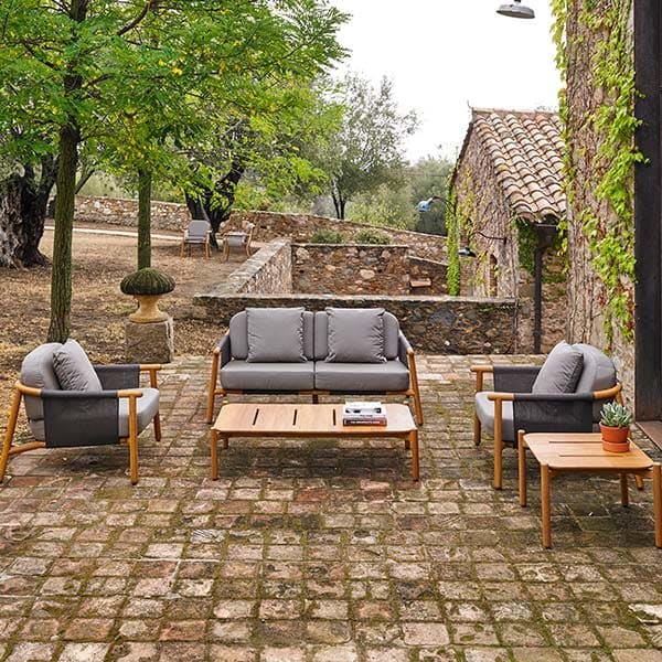 perfect for your country home: two hamp deep-seating armchairs and 2-seater sofa